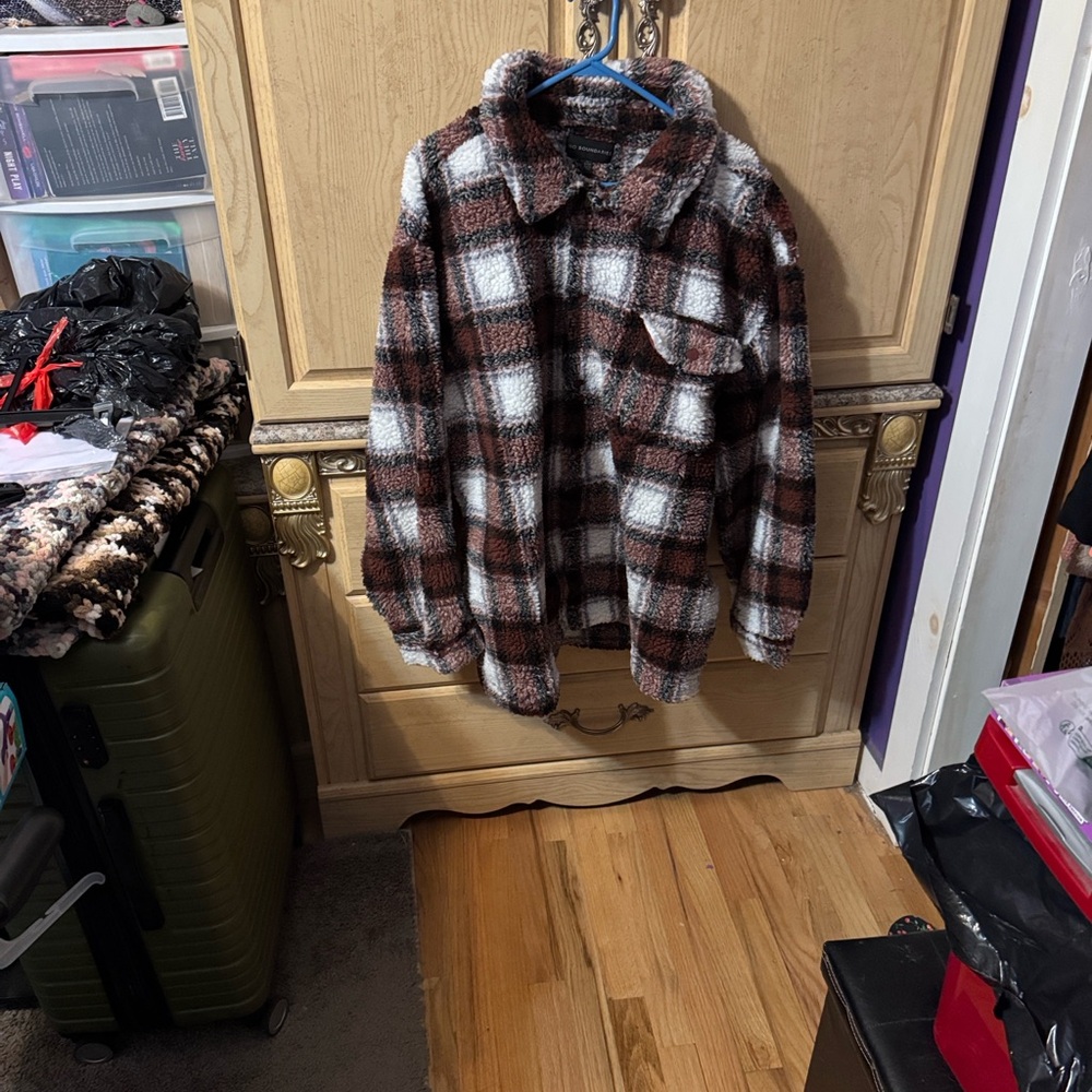 No Boundaries plaid Sherpa jacket.